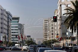 Image du Maroc Professionnelle de  Le Boulevard d’Anfa très important axe routier qui relie l’Est et l’Ouest de la cité blanche. Jusqu’aux année 90 du siècle dernier le Boulevard d'Anfa était dans sa majorité bordé de luxueuse villas entouré de jardins verdoyants qui ont presque tous disparues laissant  leur emplacement pour l’édifation de building spéculation et la recherche du profit le lot qui finira par tout détruire toute la classe et la joie de vivre des Casablancais. Photo réalisée, Lundi 9 Février 2009. (Photo / Abdeljalil Bounhar) 